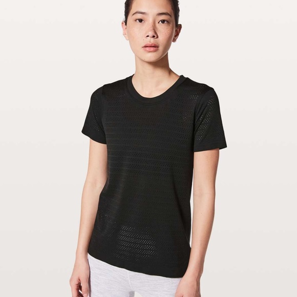 lululemon athletica Tops - Lululemon • Black Breeze By Short Sleeve Tee